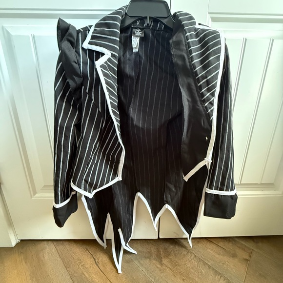 Jackets & Blazers - Stylish Black and White Women's Jacket